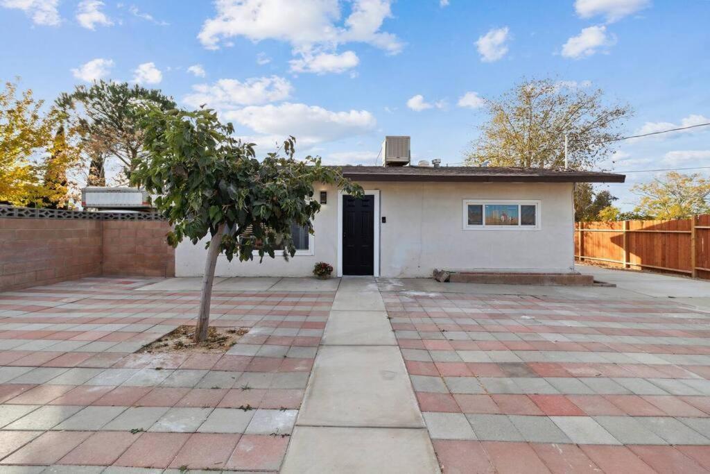 Modern City Ranch 3 Bdrm Family Home Access By Dirt Road Palmdale Eksteriør bilde