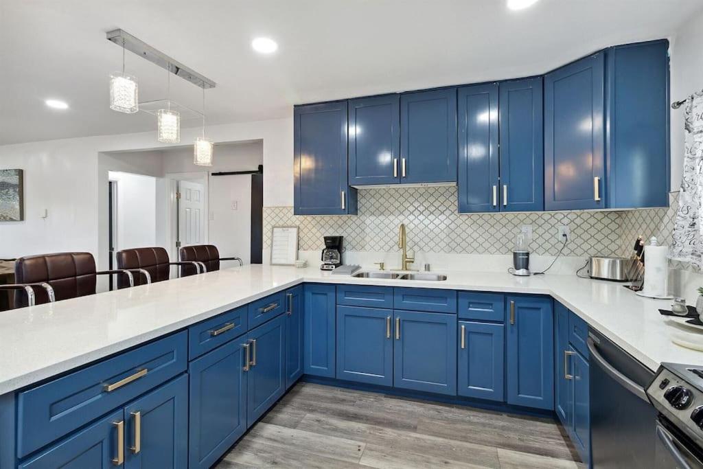 Modern City Ranch 3 Bdrm Family Home Access By Dirt Road Palmdale Eksteriør bilde