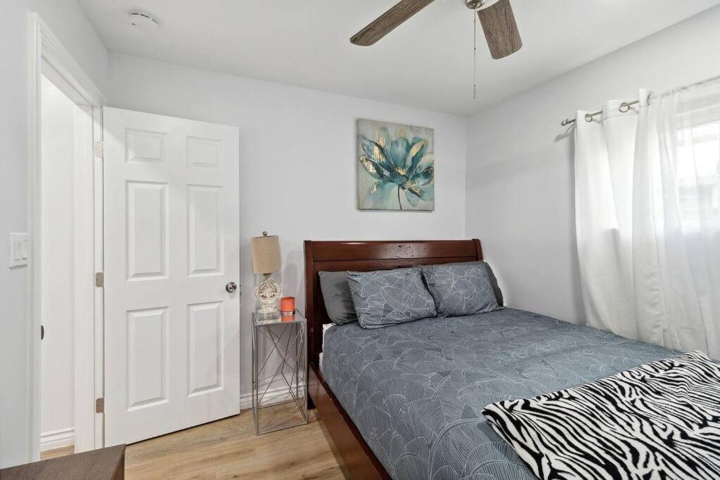 Modern City Ranch 3 Bdrm Family Home Access By Dirt Road Palmdale Eksteriør bilde