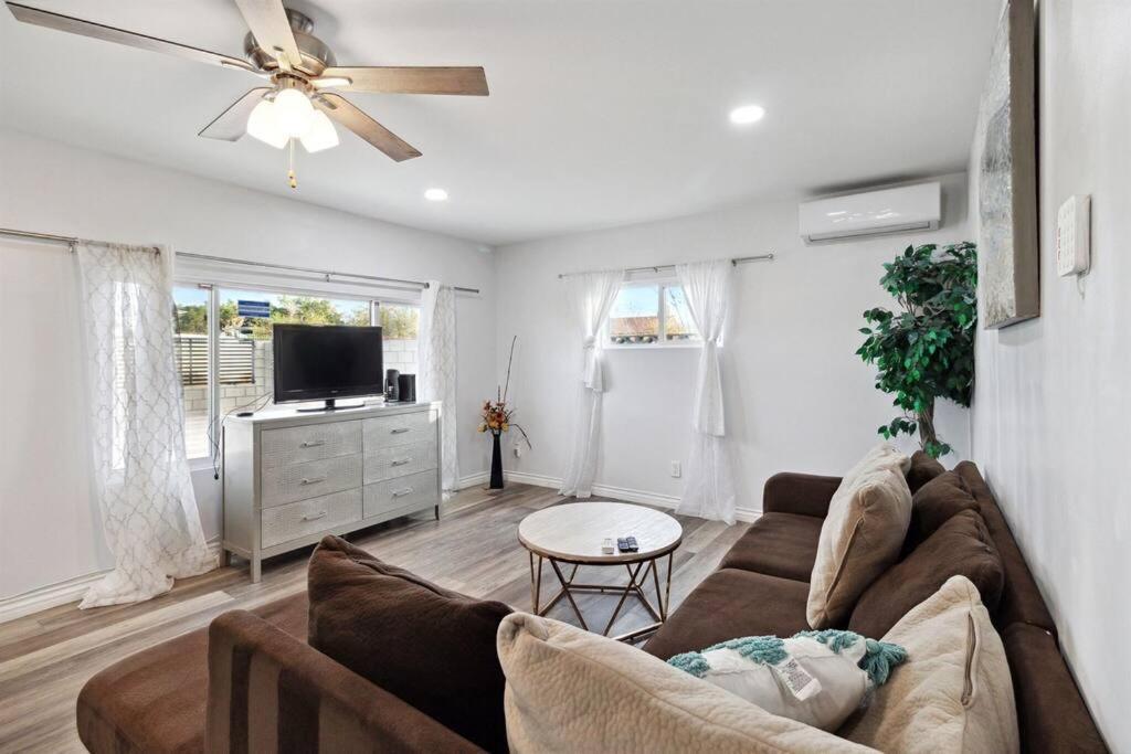 Modern City Ranch 3 Bdrm Family Home Access By Dirt Road Palmdale Eksteriør bilde
