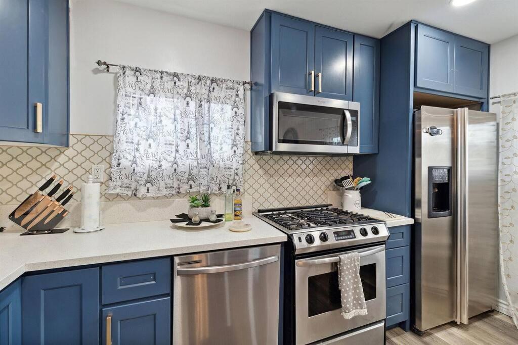 Modern City Ranch 3 Bdrm Family Home Access By Dirt Road Palmdale Eksteriør bilde