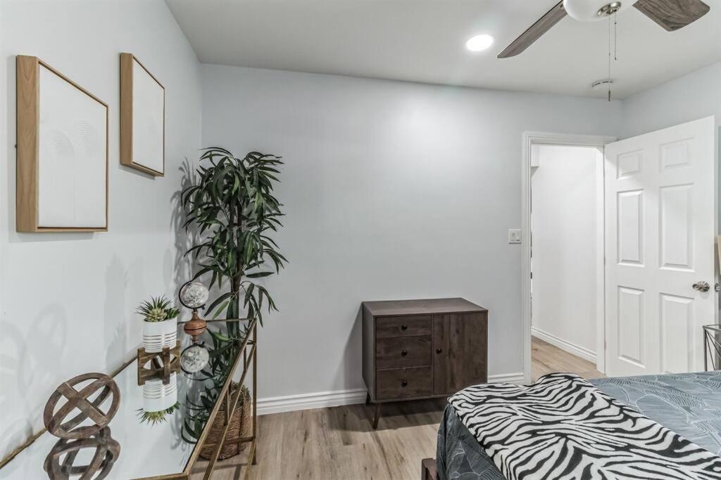 Modern City Ranch 3 Bdrm Family Home Access By Dirt Road Palmdale Eksteriør bilde
