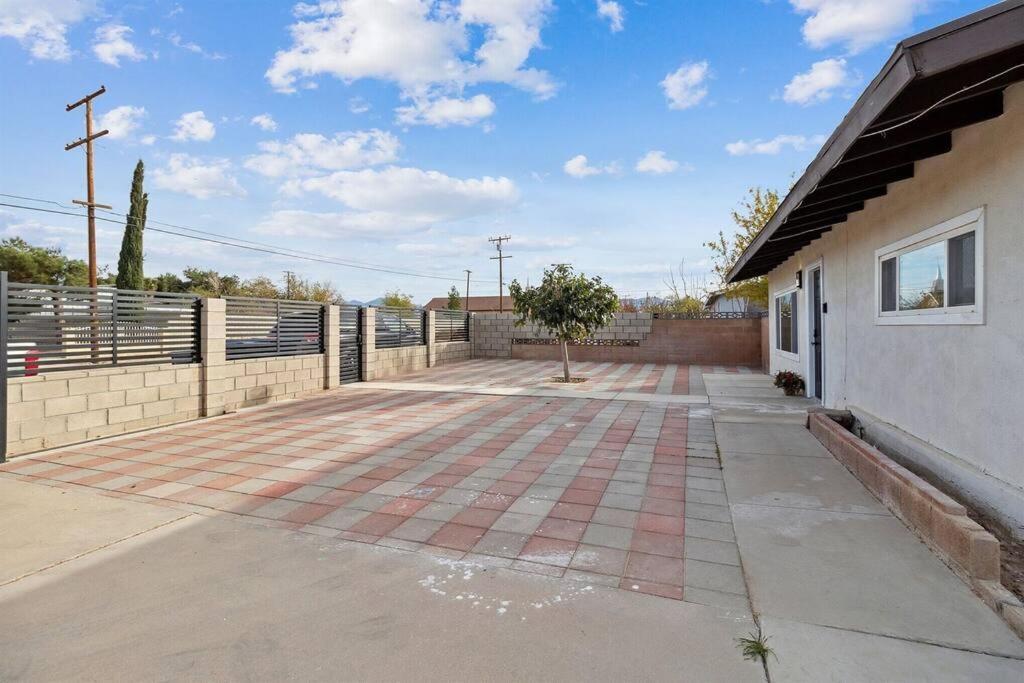 Modern City Ranch 3 Bdrm Family Home Access By Dirt Road Palmdale Eksteriør bilde