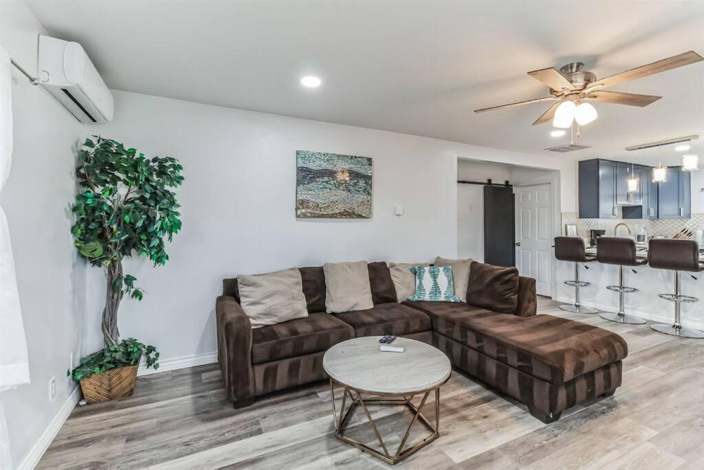 Modern City Ranch 3 Bdrm Family Home Access By Dirt Road Palmdale Eksteriør bilde
