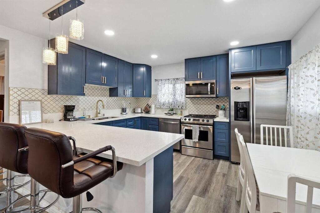 Modern City Ranch 3 Bdrm Family Home Access By Dirt Road Palmdale Eksteriør bilde