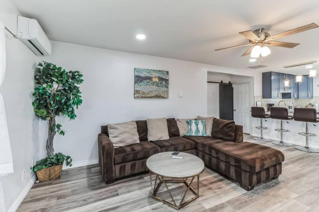 Modern City Ranch 3 Bdrm Family Home Access By Dirt Road Palmdale Eksteriør bilde