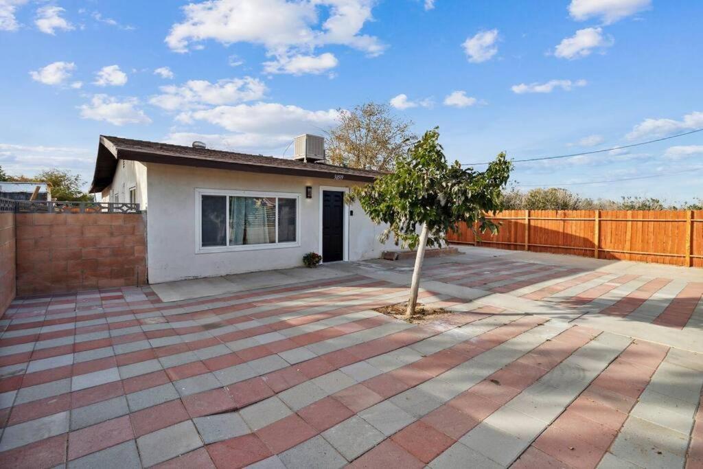 Modern City Ranch 3 Bdrm Family Home Access By Dirt Road Palmdale Eksteriør bilde